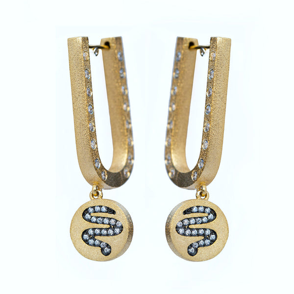AMMANII Queen Tiye Hoop Earrings with Charm in Vermeil Gold - AMMANII