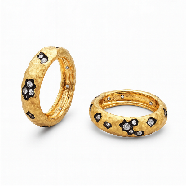 Hammered Vermeil Gold Ring with Zircon Cluster Detailing