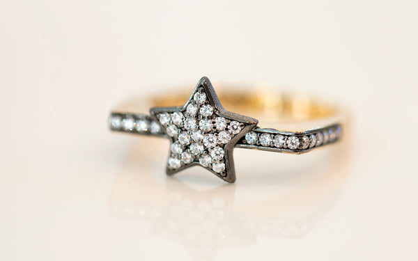 AMMANII Pavé Sparkling Studded Star Ring in Vermeil Gold - AMMANII